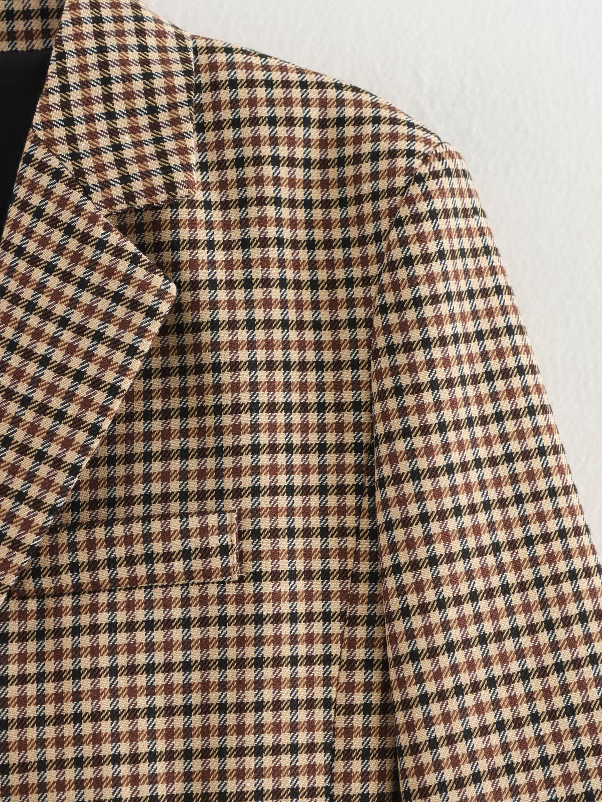 Belted Houndstooth Blazer, lapel detail